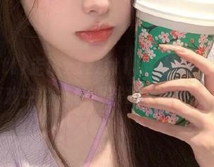 走进zzzttt11网站，带你体验动漫游戏中的各种趣味故事与吃瓜佳话！