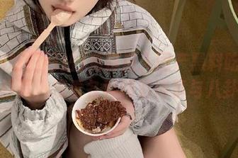免费进入国产黑料吃瓜网站首页，观看各种精彩内幕与八卦！