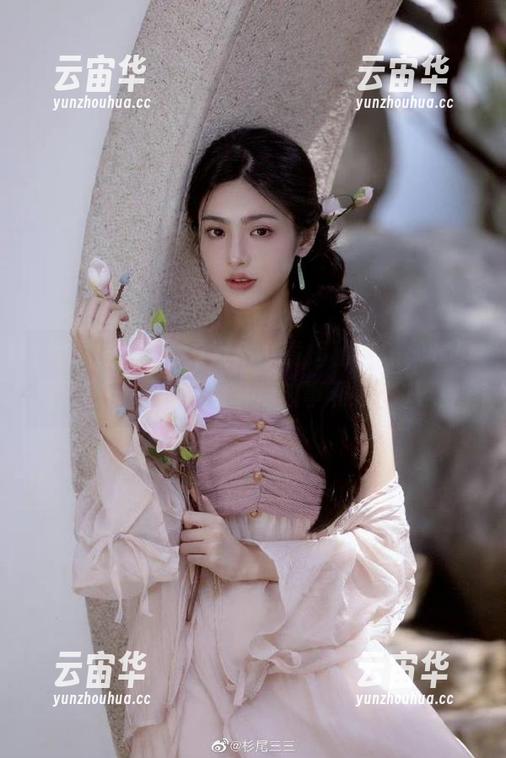 发布文章揭秘“黑料吃瓜网页”：探花们的幕后故事和精彩八卦！